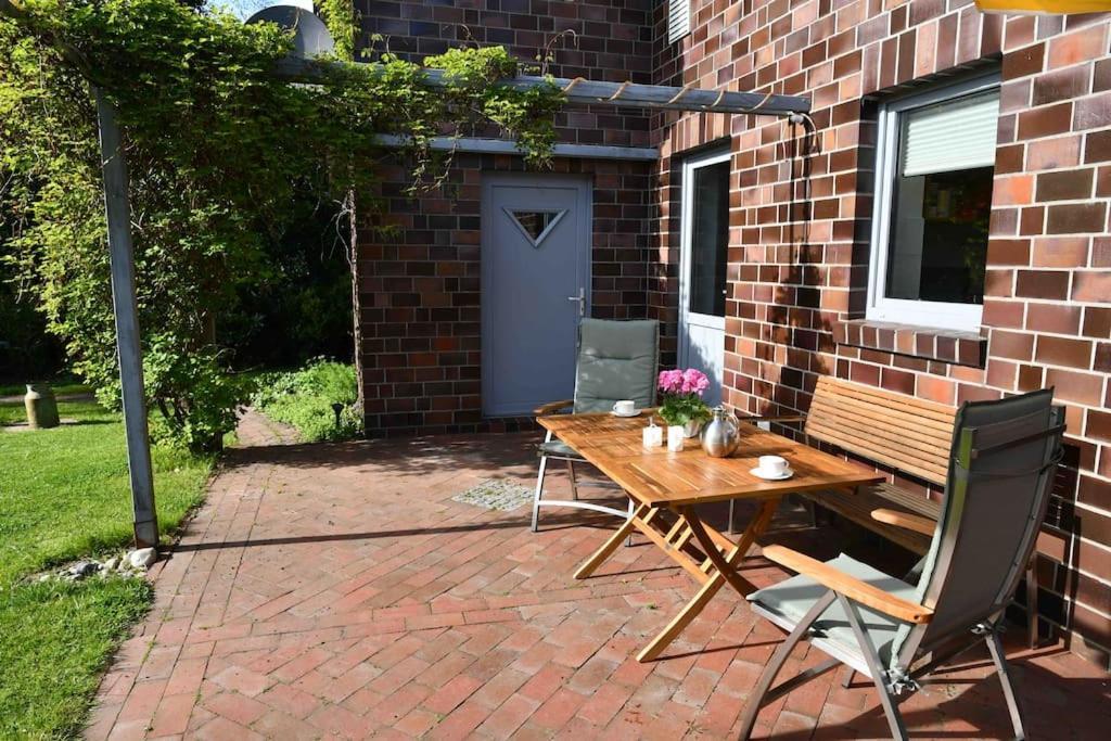 Unser Traumhaus Mit Wunderschoenem Garten Aurich Bagian luar foto